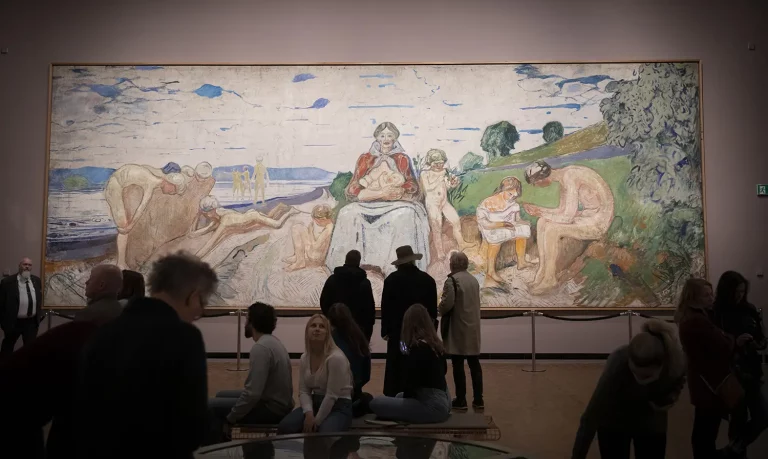 Mange skisser. Forskerne, 4,3 x 11 m. Munch jobbet iherdig for å utvikle det som skulle bli utsmykningen av Universitetes aula i Oslo i 1911. Foto: Anne Vesaas