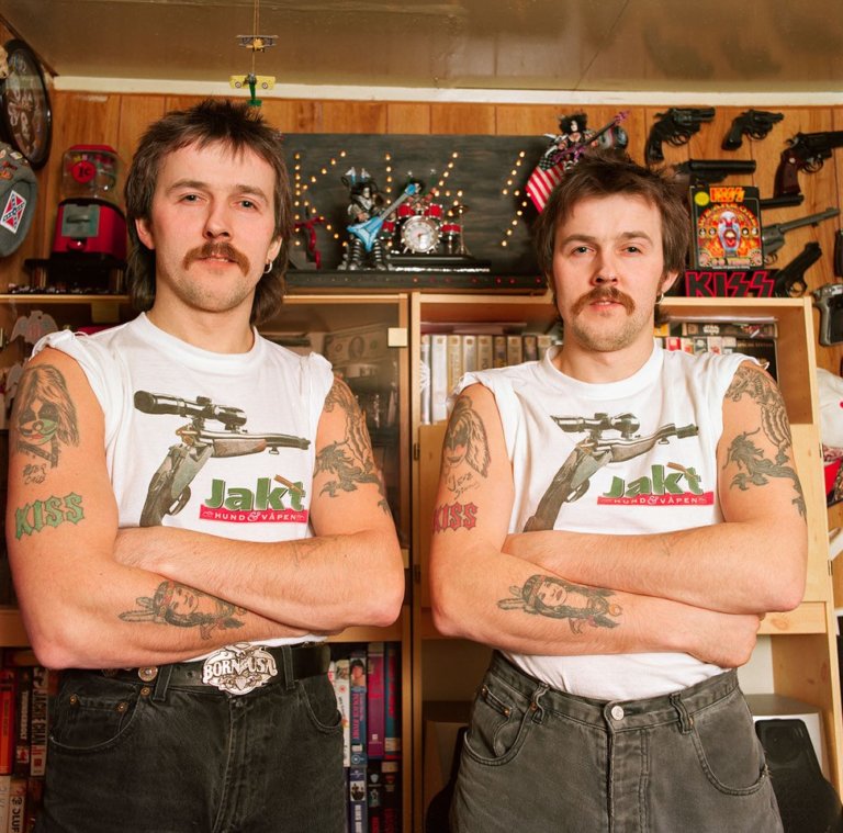 Kiss tvillingene, 2001